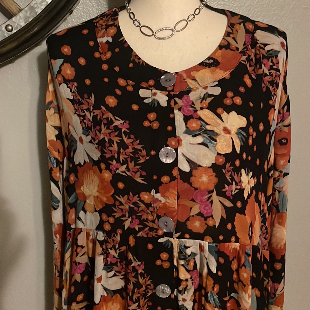 RACHEL ZOE OVERSIZED BUTTON DOWN SMOCK TOP. - Picture 5 of 8